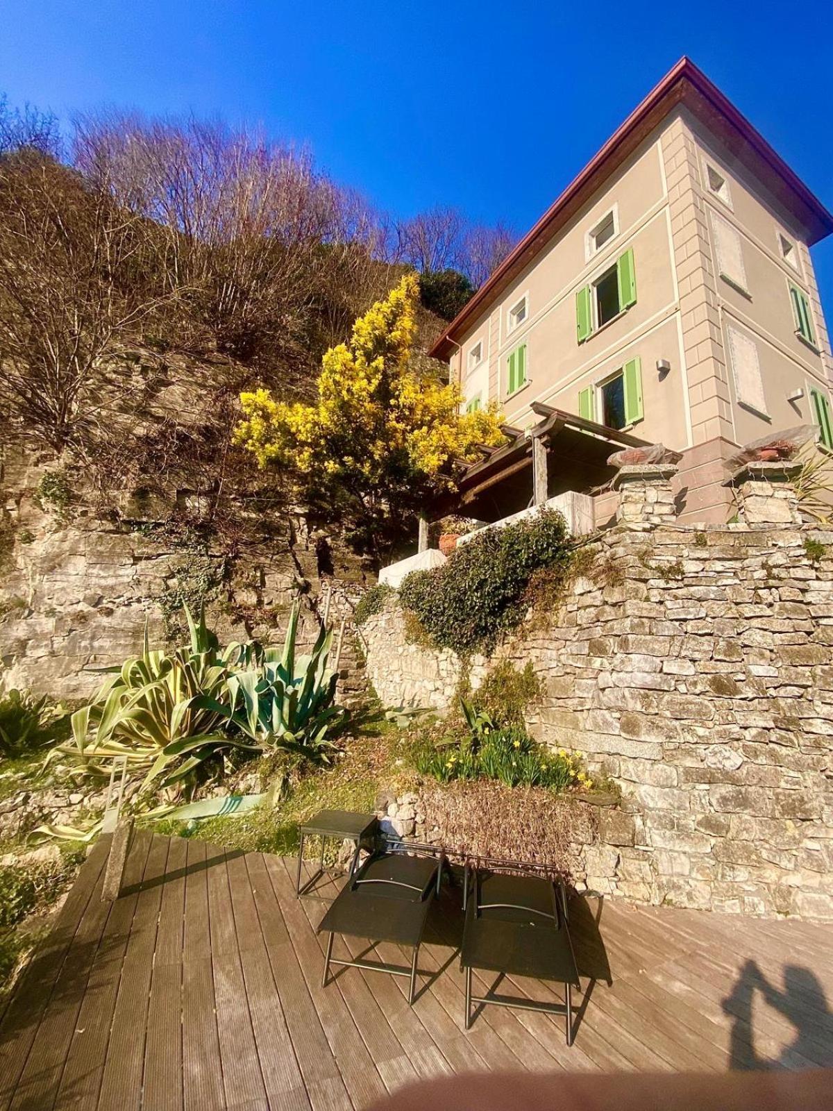 Villa La Casa Sulla Collina Del Castello à Breno Extérieur photo